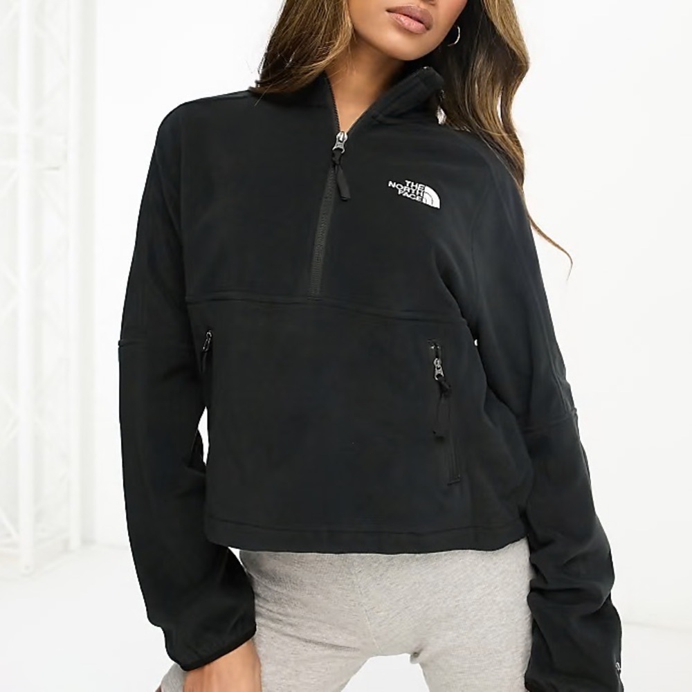 The North Face Woman’s Small Quarter Zip Black Fleece Jacket With Pockets